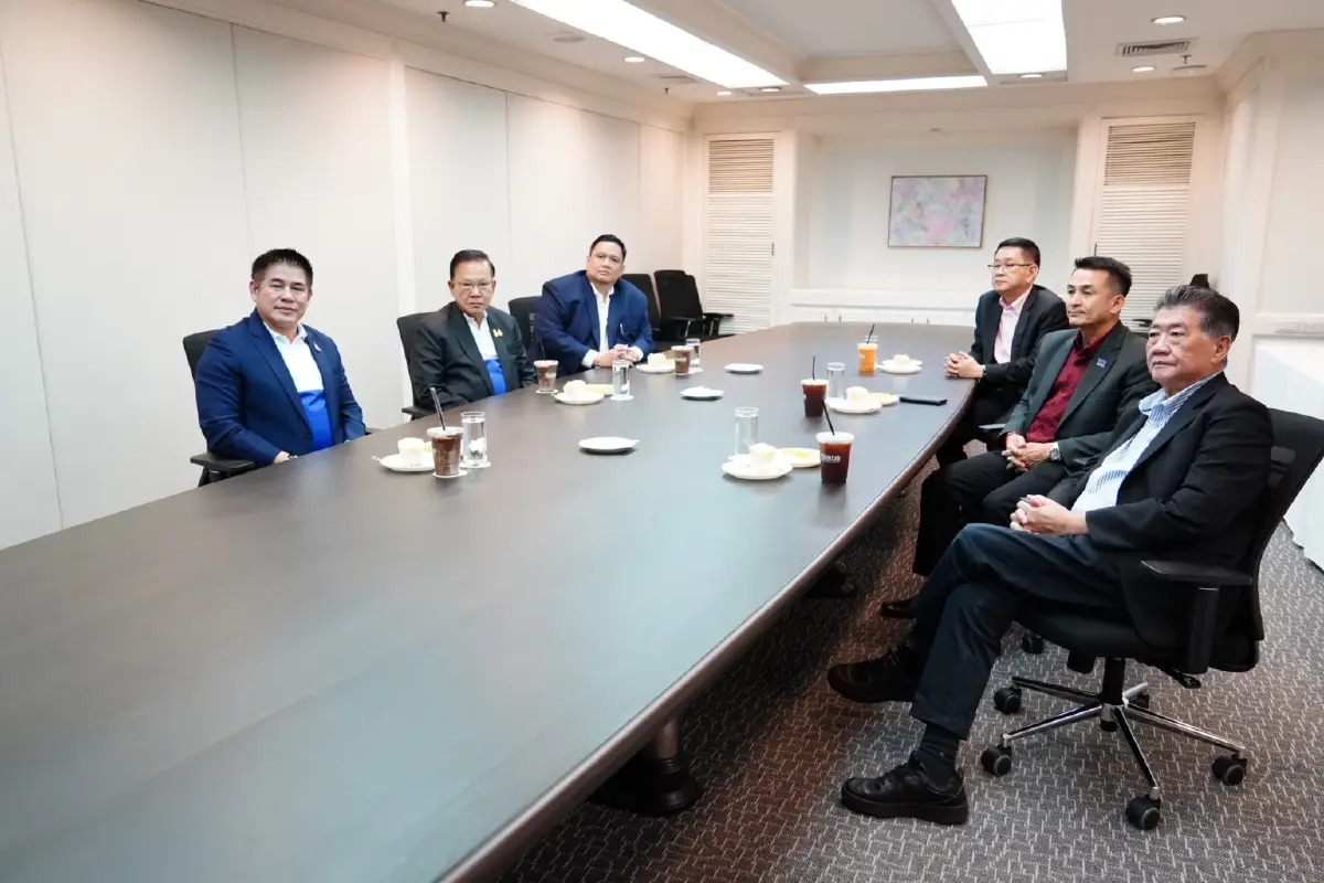 สันติ-ธรรมนัส หารือกับพรรคเพื่อไทย