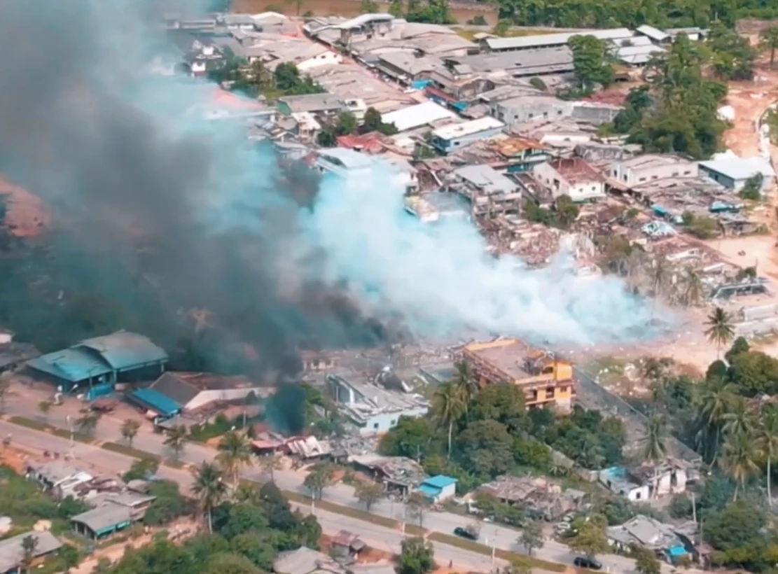 มทภ.4 สั่งระดมทหาร เร่งเหลือผู้ประสบเหตุ "โกดังเก็บพลุ ดอกไม้ไฟระเบิด"