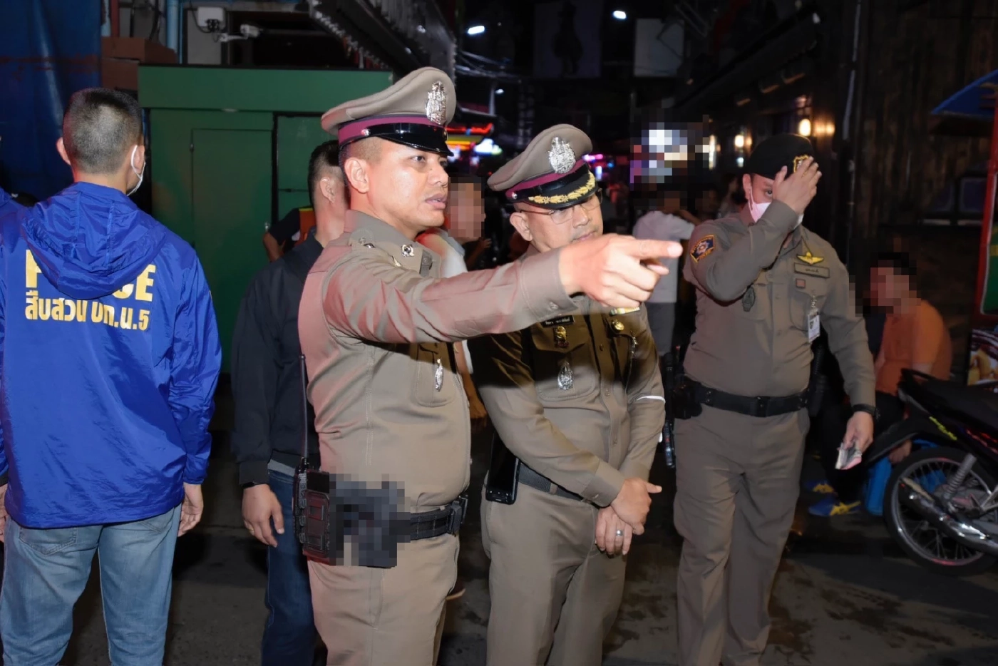 ตร.ปิดล้อมซ.คาวบอย สุ่มตรวจสถานบันเทิง