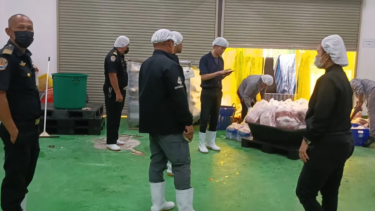 ตร.-ปศุสัตว์ ทลายแหล่งซุกหมูเถื่อน ยึดของกลางร่วม 2 ตัน