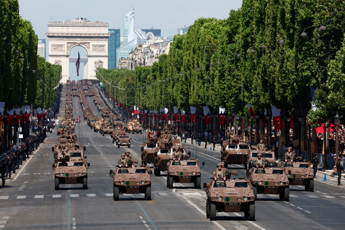 “มาครง” ต้อนรับ “โมดี” ยิ่งใหญ่ ร่วมชมสวนสนามวันชาติฝรั่งเศส