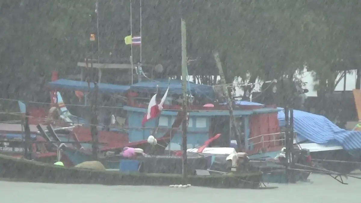 กรมอุตุฯเตือน 42 จังหวัดรับมือ“ฝนตกหนัก” อัปเดตเส้นทาง“พายุไต้ฝุ่นทกซูรี”