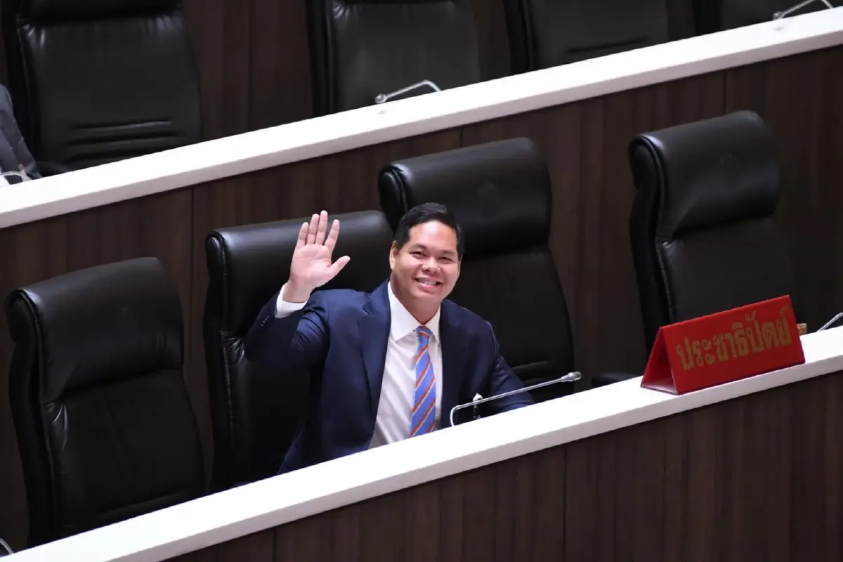ลุยต่อ! "สรรเพชญ" ถกที่ประชุมสภาฯแก้ไข 3 ปมปัญหาเรื้อรังเมืองสงขลา (มีคลิป)
