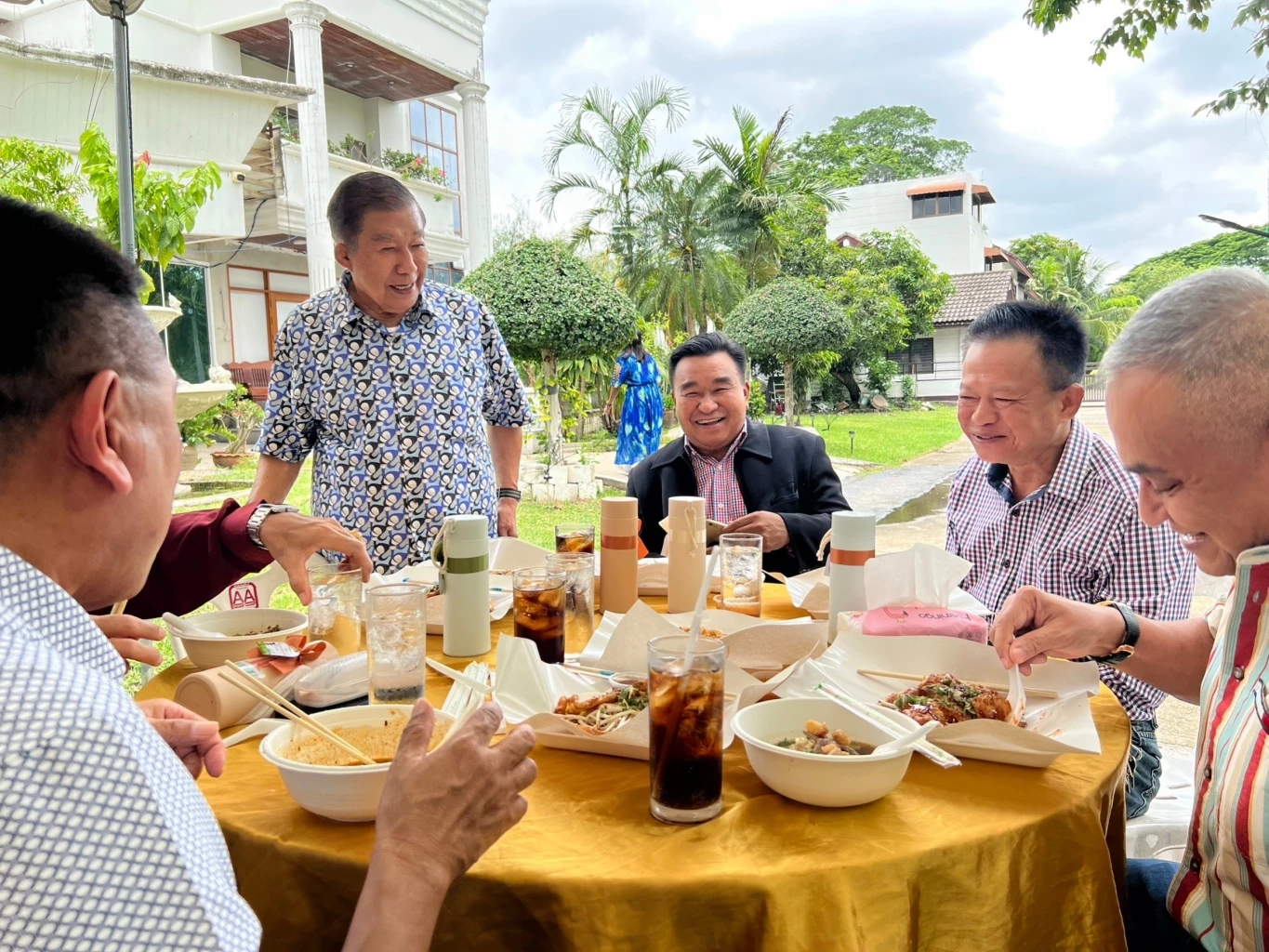 ทหาร-นักการเมือง ตบเท้าอวยพร "บิ๊กแอ๊ด" ครบรอบวันคล้ายวันเกิด 85 ปี