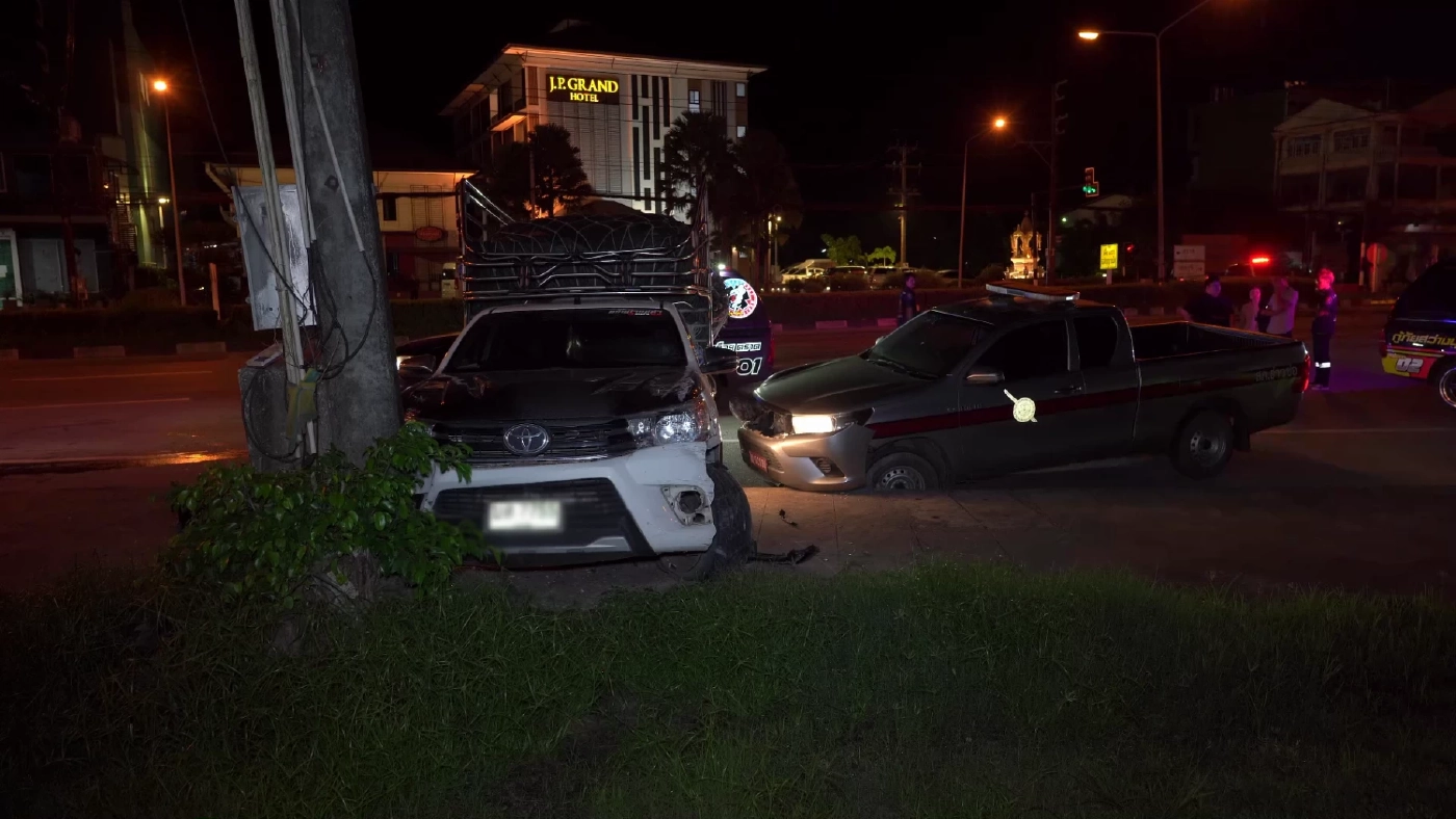 สาวถูกเก๋งตัดหน้า หลบชนรถตำรวจจอดข้างทางกลางดึก ใกล้สถานบันเทิง