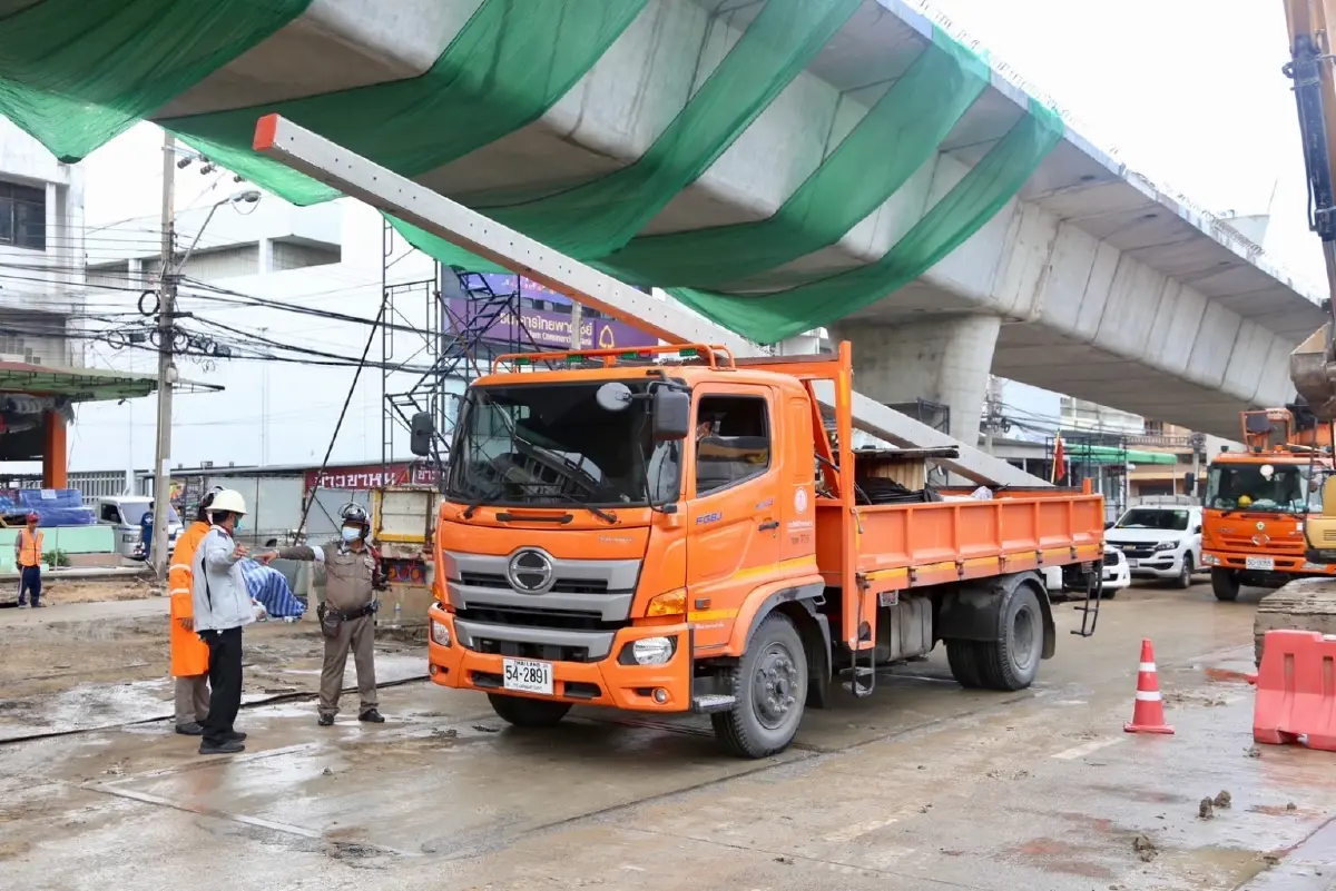 ผู้ว่าการ MEA ลงพื้นที่ติดตามระบบไฟฟ้า เหตุคานสะพานทรุดตัวย่านลาดกระบัง