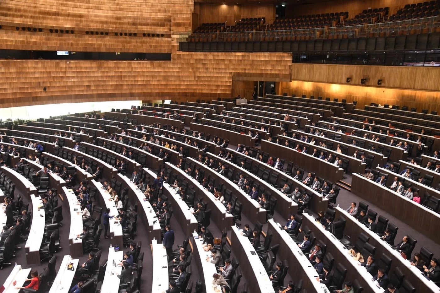 ขวางสุดตัว! "ปิยบุตร" กลัวขั้ว 188 ส.ส.-ส.ว. บีบ "ก้าวไกล" กระเด็นเป็นฝ่ายค้าน