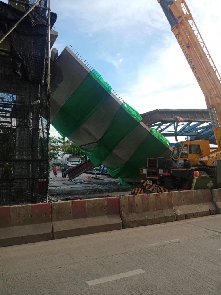 เปิดงบก่อสร้างทางยกระดับ 1.6 พันล้าน ก่อนถล่มคร่า 2 ชีวิต เคยถูกร้องเรียนล่าช้า