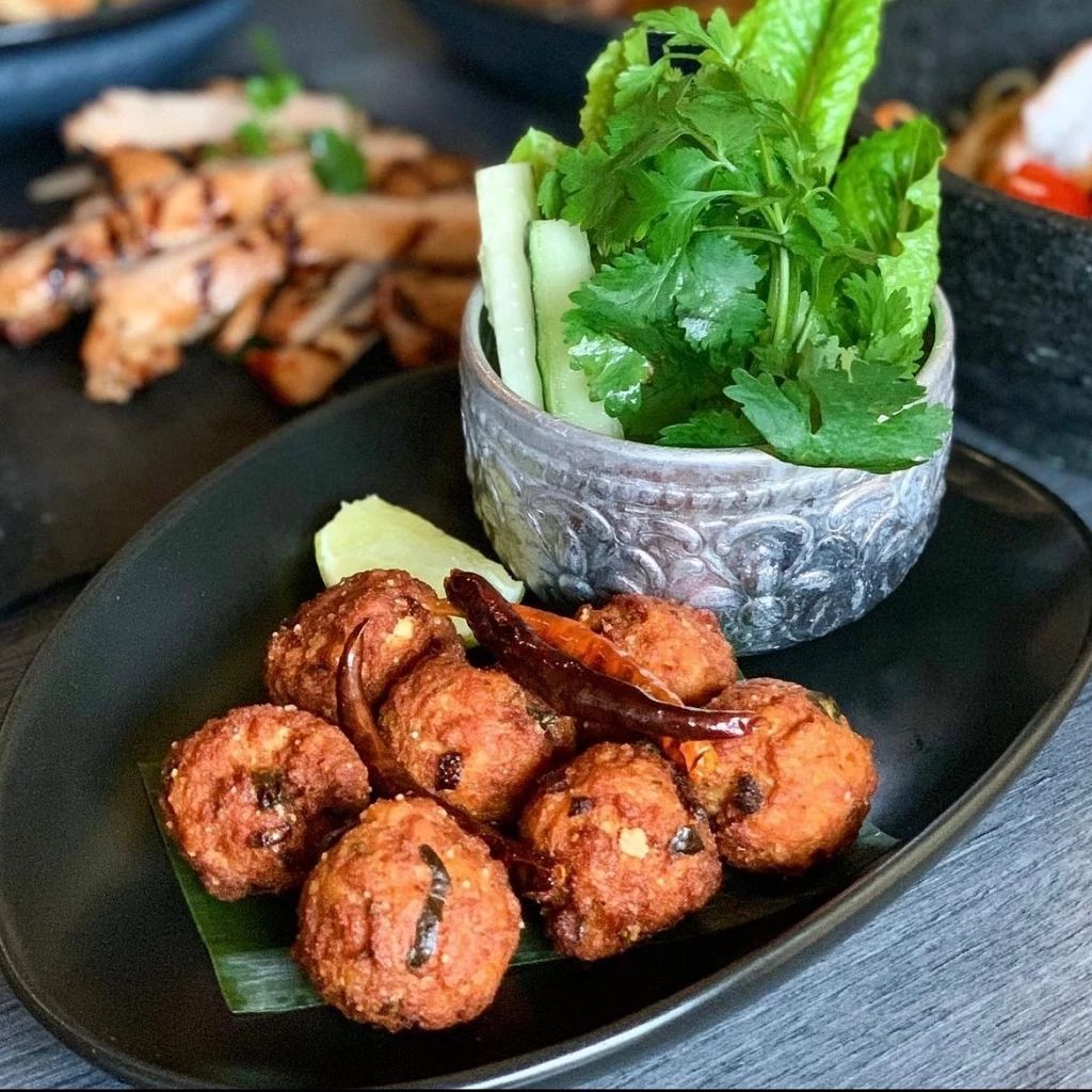 แนนซี่ โพสต์แจง หลังร้านอาหารพี่ชาย ถูกหญิงอเมริกันฟ้อง ทำ "ลาบทอด" เผ็ดเกินไป