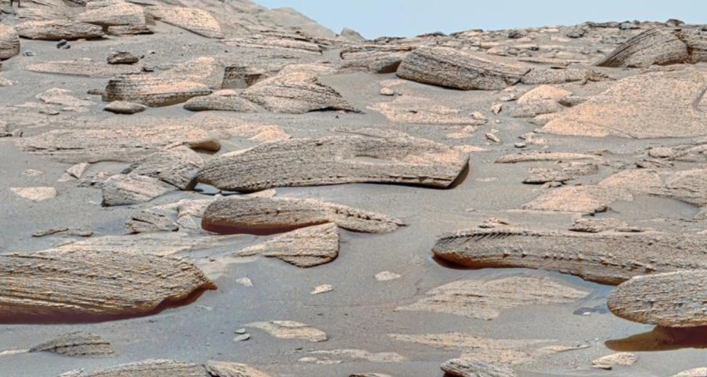 เผยภาพซากบนดาวอังคาร เชื่อยานเอเลียนลงจอด