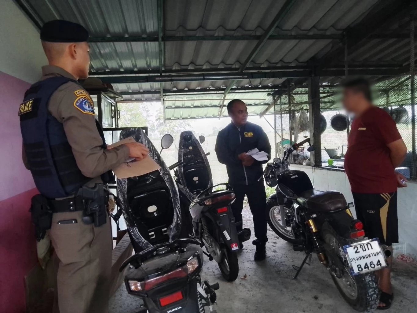 บุกรวบ 2 ตัวการเครือข่ายหลอกดาวน์รถป้ายแดง ส่งขายเมียนมา