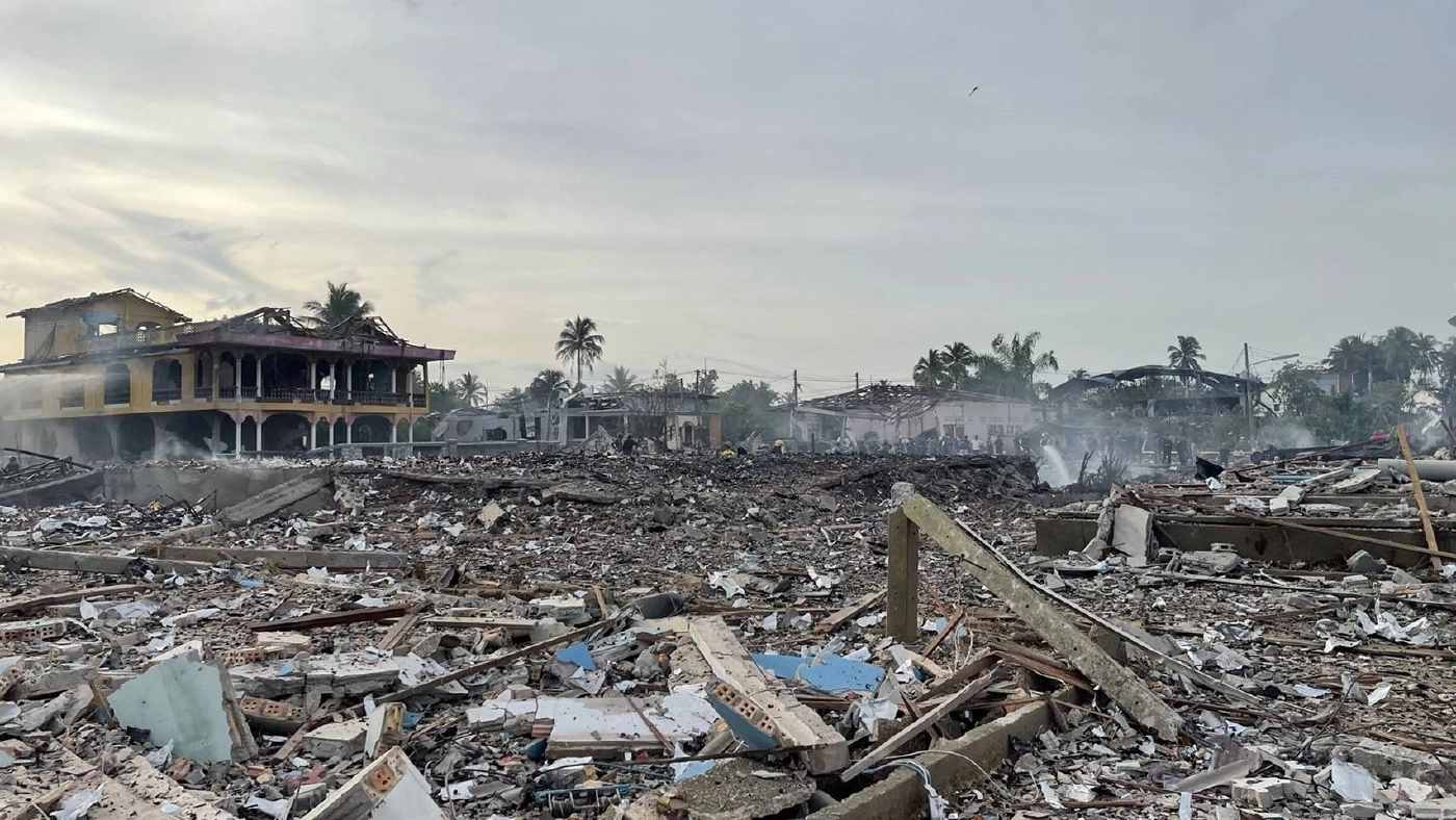 "พล.อ.ประวิตร" สั่งเร่งช่วยปชช. ตลาดมูโนะ นราธิวาส หลังรง.เก็บพลุระเบิด