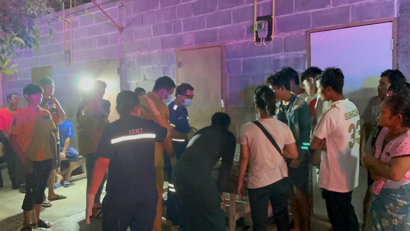 หนึ่งในล้าน! หนุ่มเมียนมาดวงแข็ง นั่งเล่นมือถือโดนฟ้าผ่า แต่รอดปาฏิหาริย์