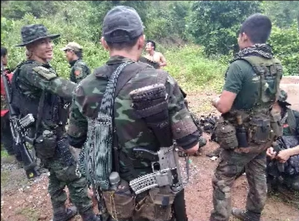 เปิดคลิปรบเดือด "รัฐคะยา" ชาวบ้านหนีตาย เมียนมาใช้เครื่องบินรบเข้าถล่ม