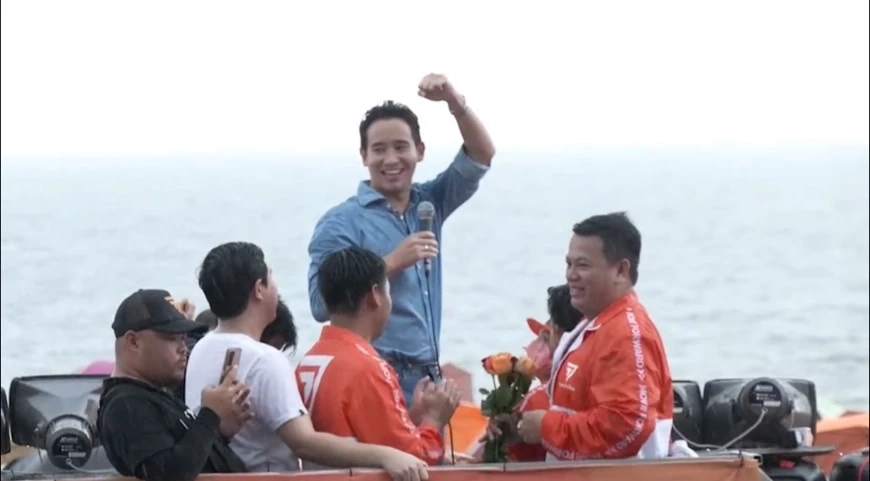 "พิธา" ลั่น สู้ต่อไม่ยอมโดนถีบลงจากเรือ ถามแรง"ชี้มาเลยจะเอาใครเป็นนายกฯ"