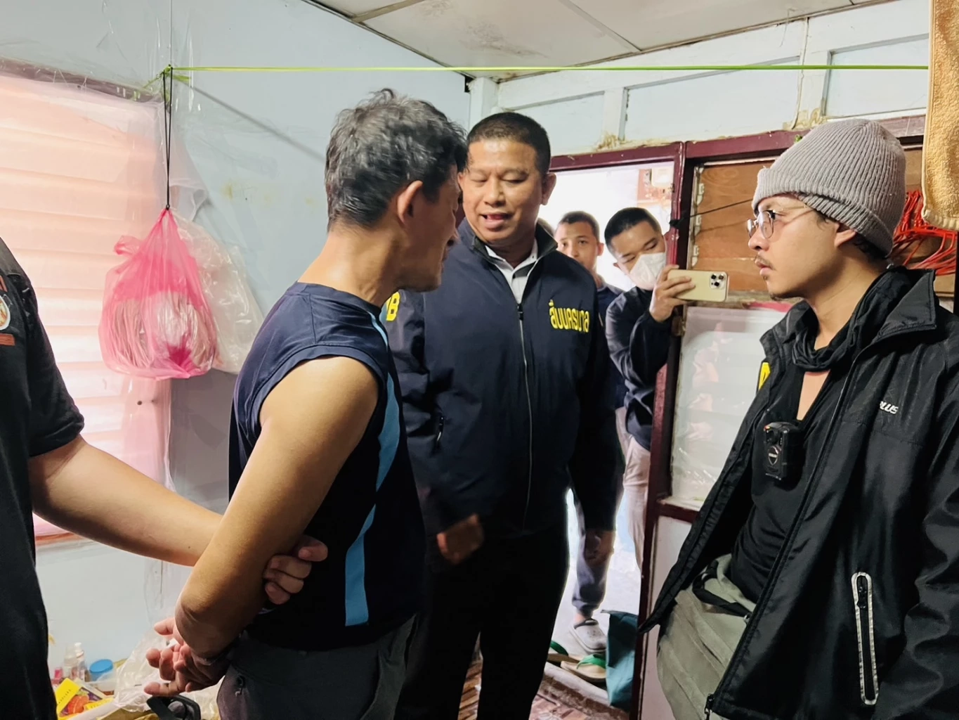 เตือนภัย! เปิดพฤติกรรมนักปั้นดารา "เจ๊เล็ก" สาวสองเก๊ ตุ๋นเหยื่อสาวข่มขืนนับไม่ถ้วน (มีคลิป)