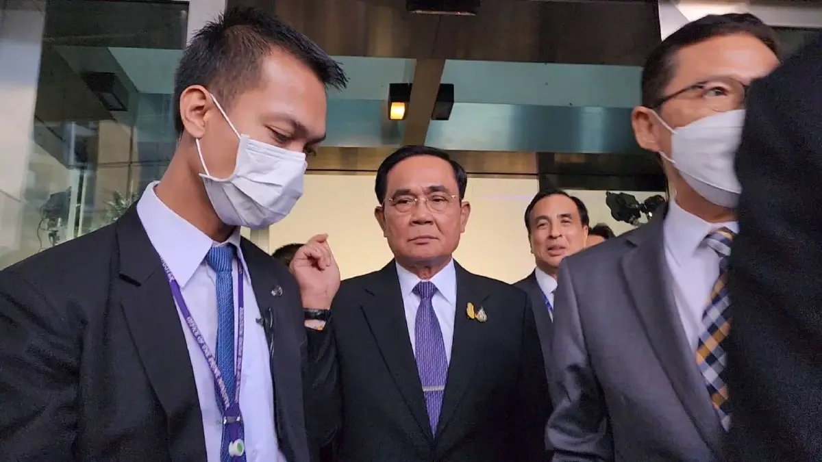 "นายกฯ" ไม่ห่วงมวลชนกดดันหน้าสภาฯ  ลั่น ไม่เคยอยู่เบื้องหลังใครทั้งสิ้น