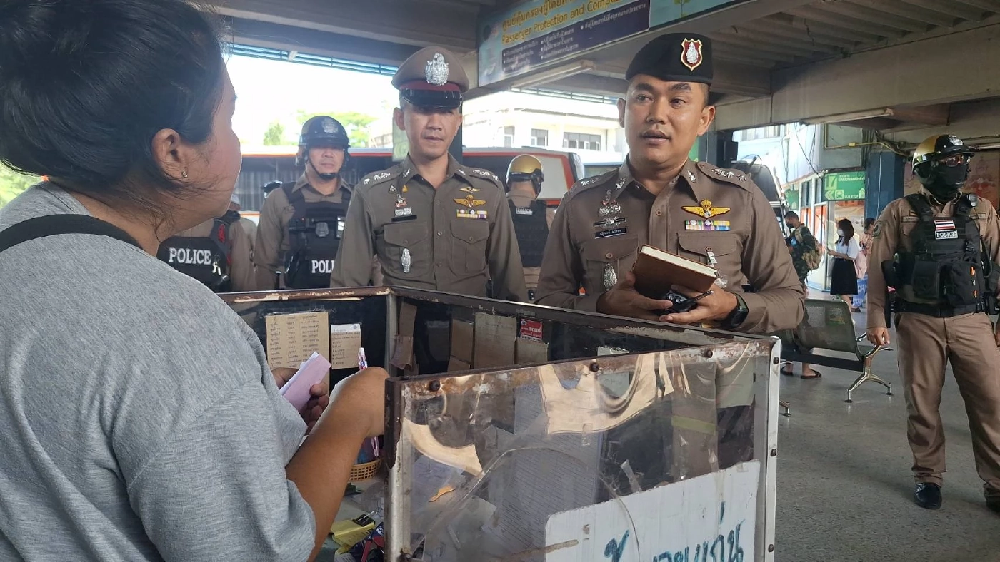 คนขายตั๋วรถตู้ร้องสื่อ โดนภรรยาเทศกิจฯ เมืองอุดร ชกหน้ากลาง บขส. สามีช่วยข่มขู่