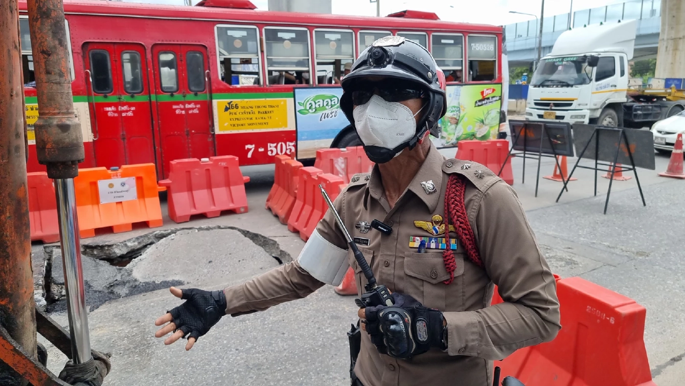 ร.ต.ท.นพดล ปัญญาครอง รองสารวัตรจราจร สภ.ปากเกร็ด 