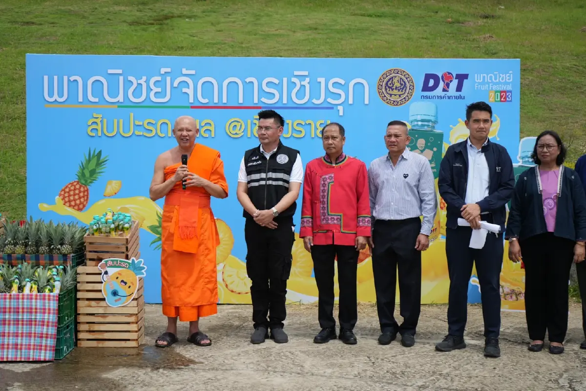 “พาณิชย์-วัดห้วยปลากั้ง” ร่วมปล่อยรถโมบาย ส่งผลไม้ภาคเหนือ ขายผู้บริโภค