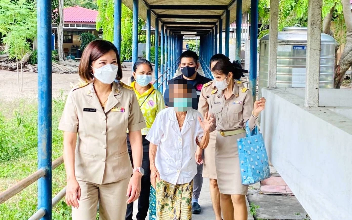 ศูนย์ฯผู้สูงอายุบ้านบางละมุง จ.ชลบุรี ชุบชีวิตแม่เฒ่า ถูกลูกไล่ออกจากบ้าน 40 ครั้ง