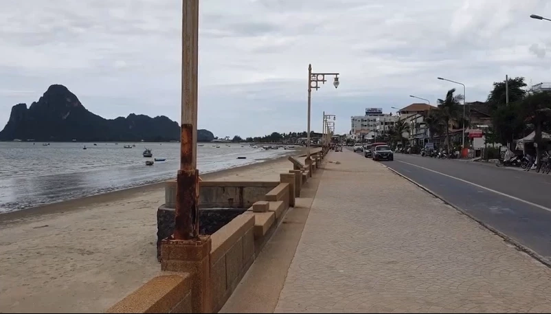 รองผู้ว่าฯ ประจวบฯ สั่งเร่งสางคดี ลักเสาไฟสับปะรดไปขาย แต่สุดท้ายไร้ผล