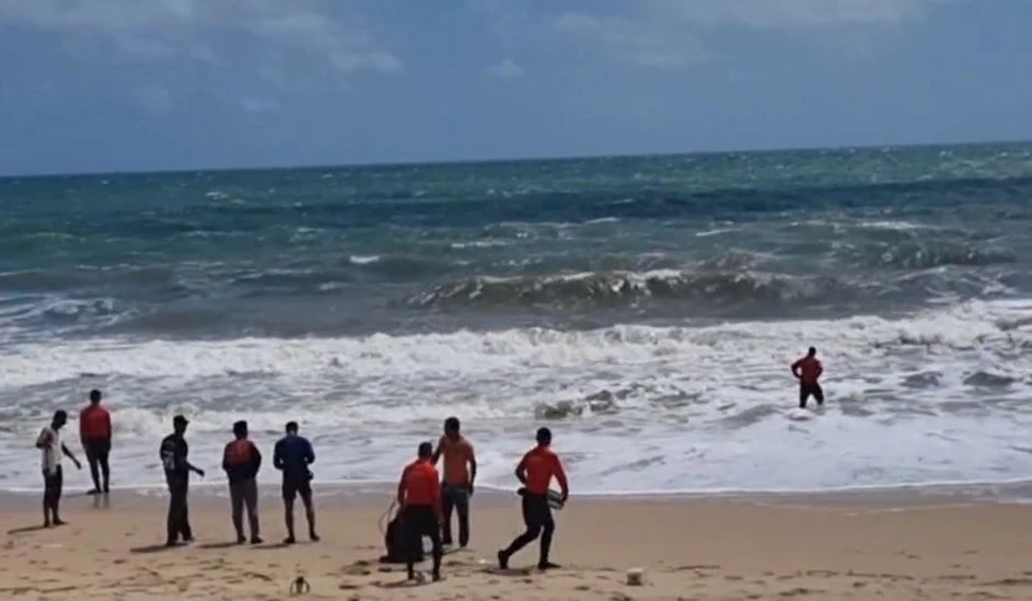 เร่งค้นหา นักเรียนชาย 2 คน ลงเล่นน้ำทะเลเกาะลันตา โดนคลื่นซัดจมหาย