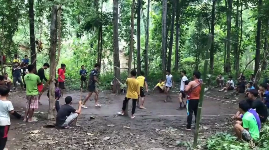 เปิดคลิป ทหารเมียนมา ทิ้งบอมบ์ตอบโต้ หลังถูก "กะเหรี่ยงคะยา" ซุ่มโจมตี