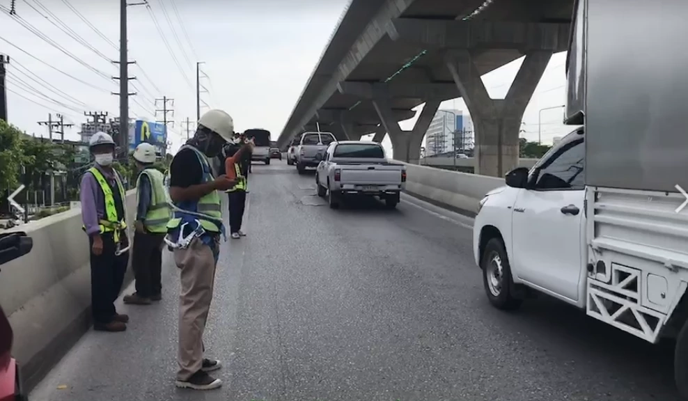 กรมทางหลวงยืนยัน สะพานกลับรถหน้าห้างดังพระราม 2 ทรุดตัว รถวิ่งได้ไม่ถล่ม