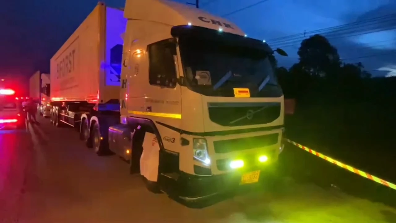 รัว 17 รู โชเฟอร์หญิงเทรลเลอร์ 22 ล้อ ดับคารถ ตร.เร่งเช็กวงจรปิด ปมสังหาร