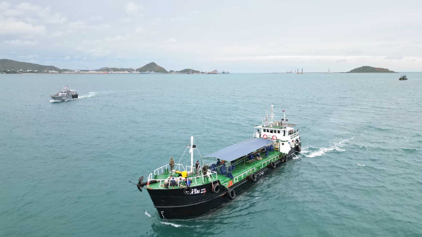เปิดคลิป ทัพเรือภาคที่ 1 ไล่ล่าเรือขนน้ำมันเถื่อน อ่าวระยอง ของกลาง 3 แสนลิตร