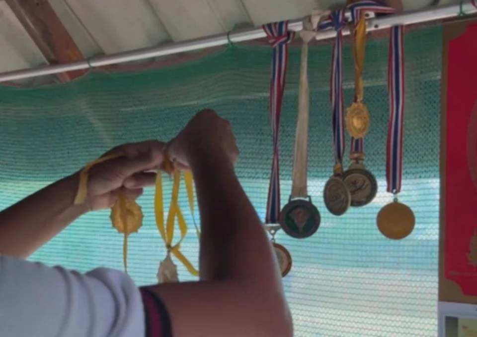 หนุ่มผู้รอดชีวิตเล่านาทีเฉียดตาย รถบัสรับส่งนักวิ่ง ตกเหว "ผาพญากูปรี"