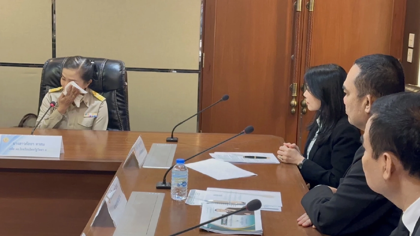 ราชูปถัมภ์  น.ส.กัลยา ทาสม อดีตผู้อำนวยการโรงเรียนไทยรัฐวิทยา 6 จ.อ่างทอง