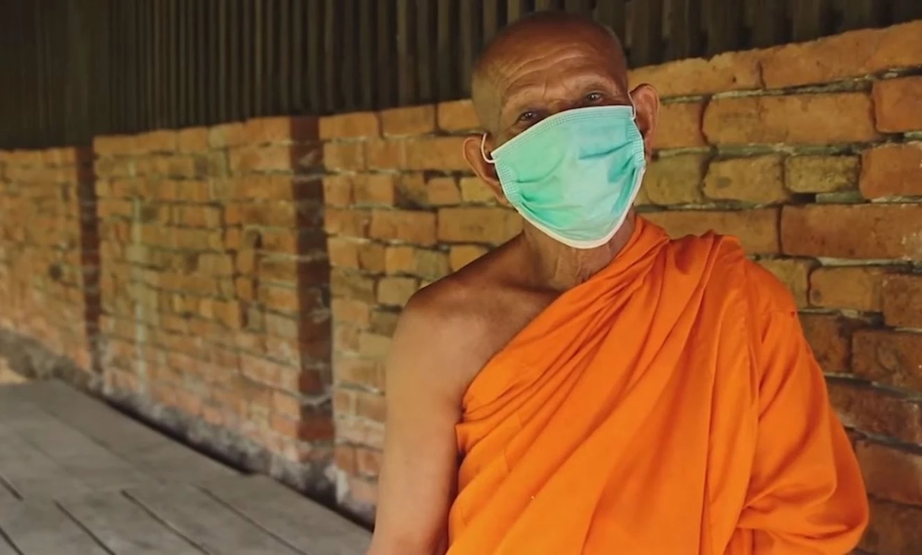 พระครูสถิตวรรัตน์ หรือพระแสงจันทร์ ฐานวโร เจ้าอาวาสวัดปราสาทแก้ว