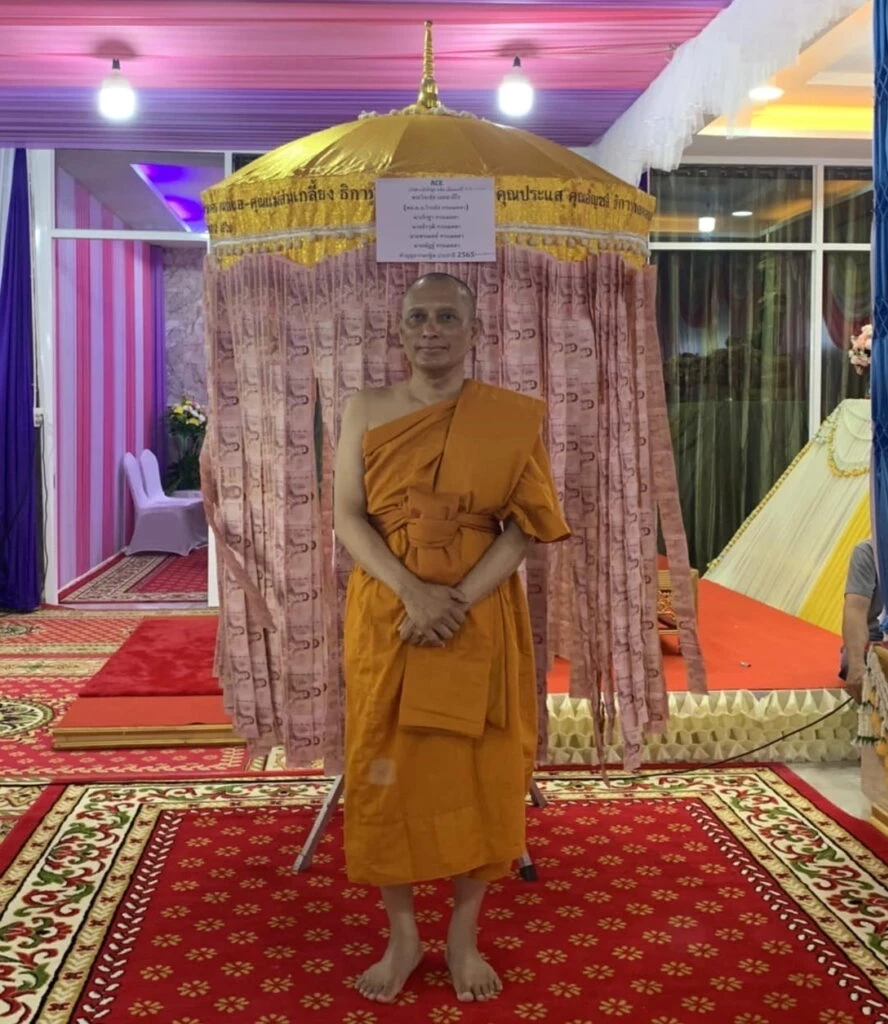 พล.ต.อ.วิระชัย "นายพลหมื่นล้าน" ซึ้งในพระธรรม ขอบวชไม่สึก! (มีคลิป)