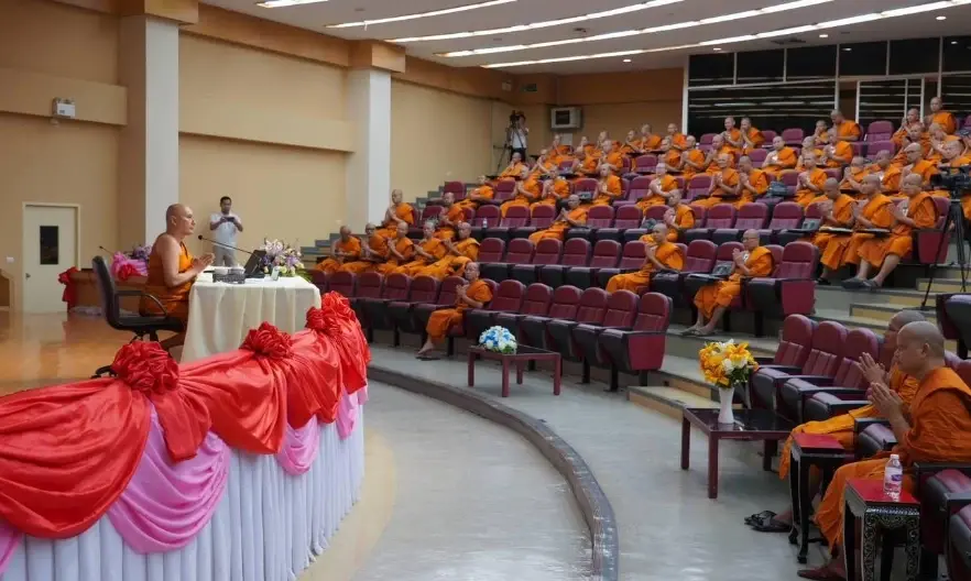 "พระวิระชัย" ถอนฟ้อง "บิ๊กแป๊ะ" อดีตผบ.ตร. พร้อมอดีตตำรวจหลายนาย