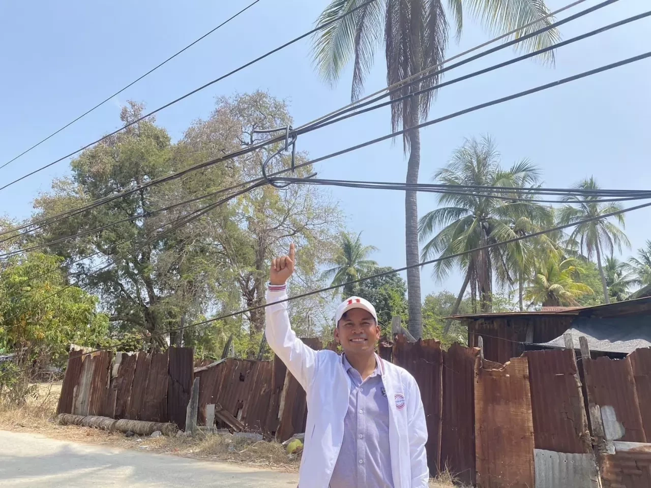 "คิง ก่อนบ่าย" โพสต์การเมืองย้อนแย้ง เจอทัวร์ลงหนัก ลบทิ้งแทบไม่ทัน