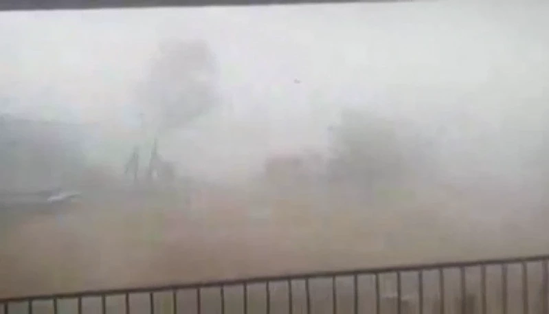 สุดน่ากลัว เปิดคลิป "พายุลูกเห็บ" ถล่มสามหมู่บ้านนครสวรรค์พังยับ