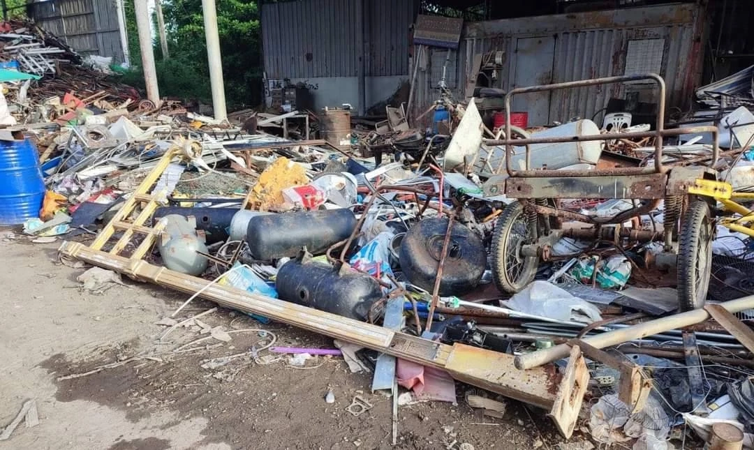 แฉอีก ประจวบฯ ใช้งบ 7 แสน สร้างศิลปะบนพื้นถนน ที่ชาวประมงใช้ "ตากปลาเค็ม"