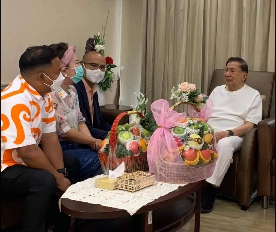 ขงเบ้ง "จิ๋ว" พล.อ.ชวลิต ยงใจยุทธ อวยพรให้ "พิธา" ได้เป็นนายกฯ 