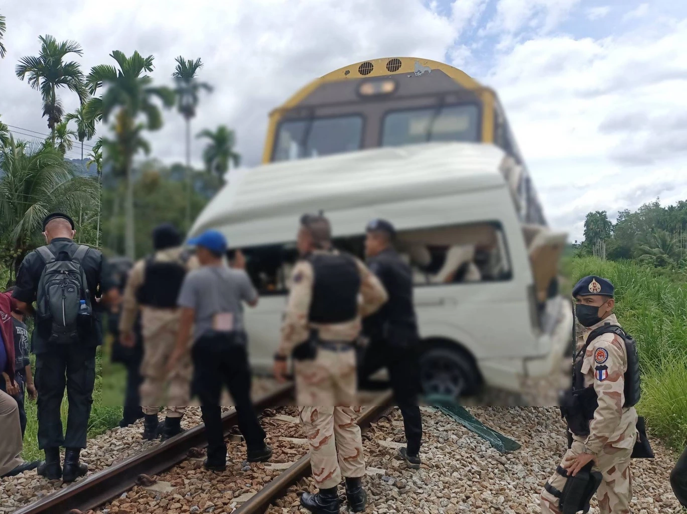 สลด รถไฟชนรถตู้ ดับ 1 เจ็บ 1 ที่เจาะไอร้อง