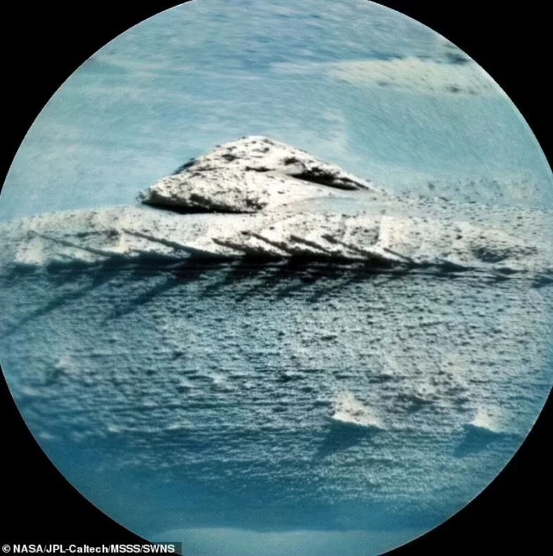 เผยภาพซากบนดาวอังคาร เชื่อยานเอเลียนลงจอด