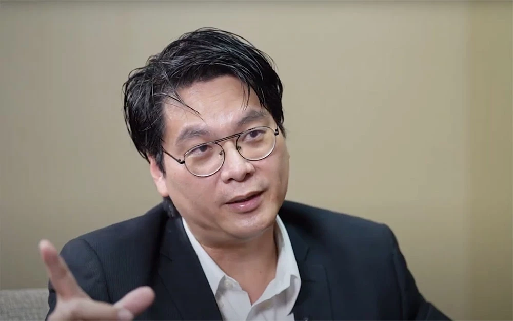 "ดร.สติธร  ธนานิธิโชติ" ผู้อำนวยการสำนักนวัตกรรมเพื่อประชาธิปไตย สถาบันพระปกเกล้า 