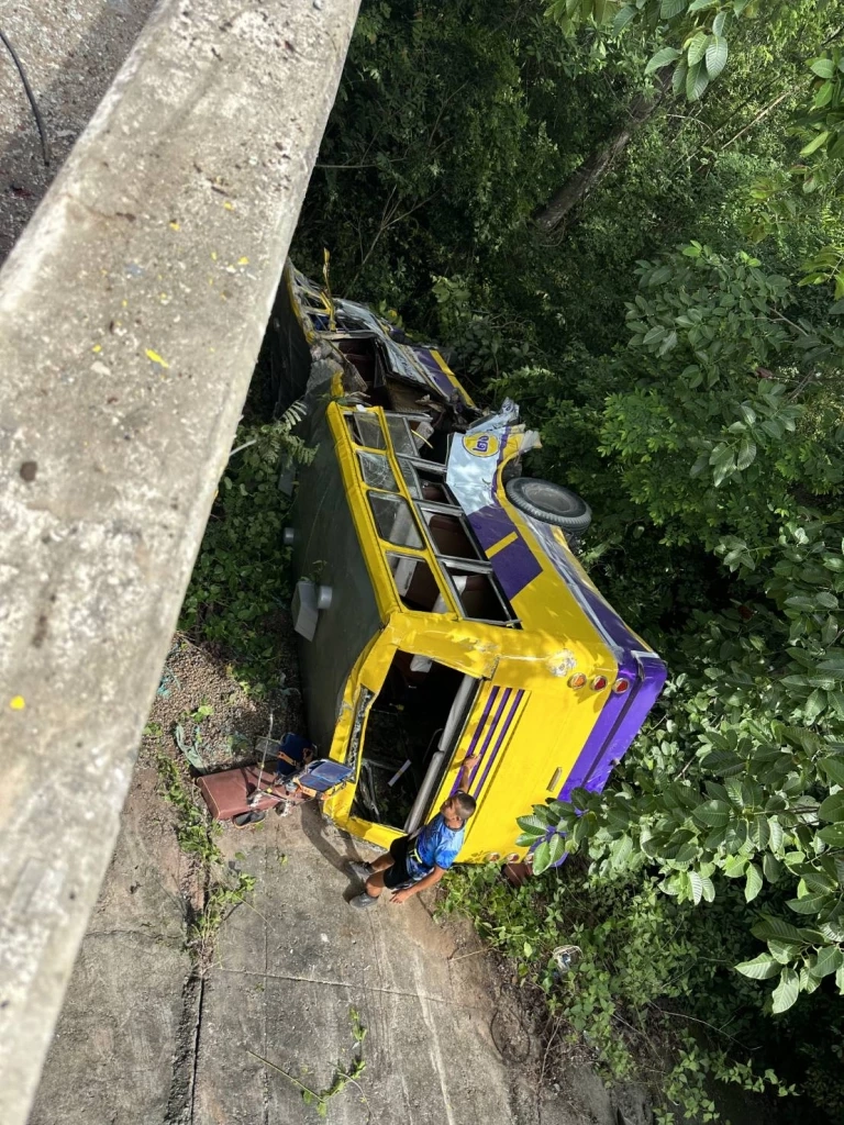 กรมขนส่ง ตรวจสภาพรถบัสรับส่งนักวิ่ง ดิ่งเหวดับ 4 พบเป็นรถปลดประจำการกองทัพ