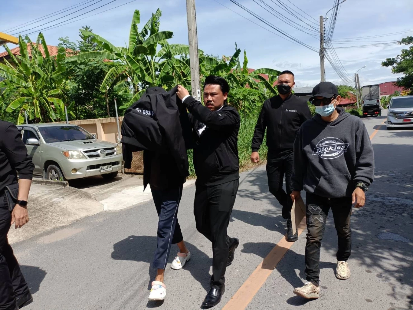 "กัน จอมพลัง" พาเด็กสาว 15 แจ้งความเอาผิดกิ๊กแม่ จนท.เทศกิจลวนลาม-ขืนใจ