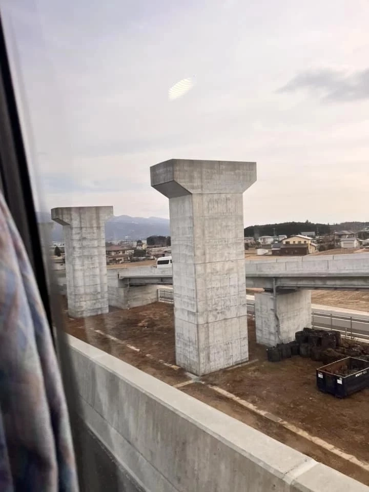 นทท.ต่างชาติสุดอึ้ง เสาตอม่อไทย บางไปไหม น่ากลัวกว่าแผ่นดินไหวซะอีก