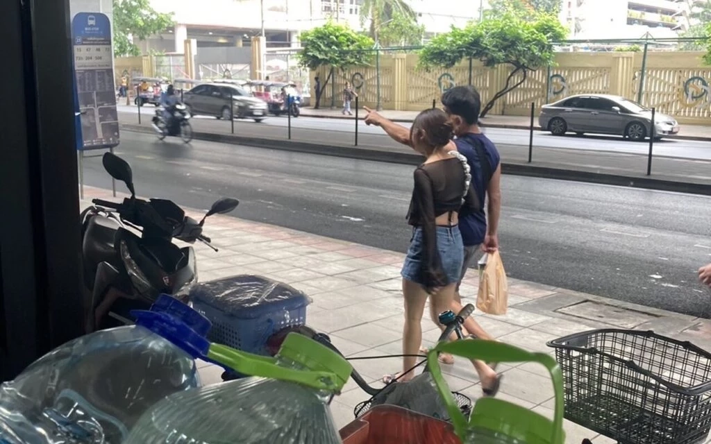 เตือนภัย! เปิดพฤติกรรมนักปั้นดารา "เจ๊เล็ก" สาวสองเก๊ ตุ๋นเหยื่อสาวข่มขืนนับไม่ถ้วน (มีคลิป)