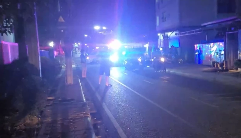 3 โจ๋ปากน้ำ ซิ่ง จยย.กลางดึก ถูกอริต่างสถาบัน ขี่รถไล่ยิง จนล้มกลิ้งกลางถนน