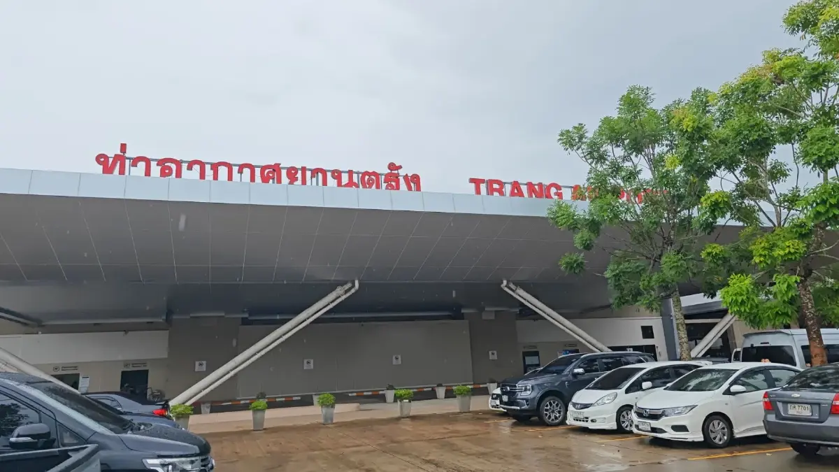 ไล่จับวุ่น! สุนัขโผล่ป่วนซ้ำ หลุดเข้ารันเวย์สนามบินตรัง ขณะเครื่องจอดรอ ผดส.