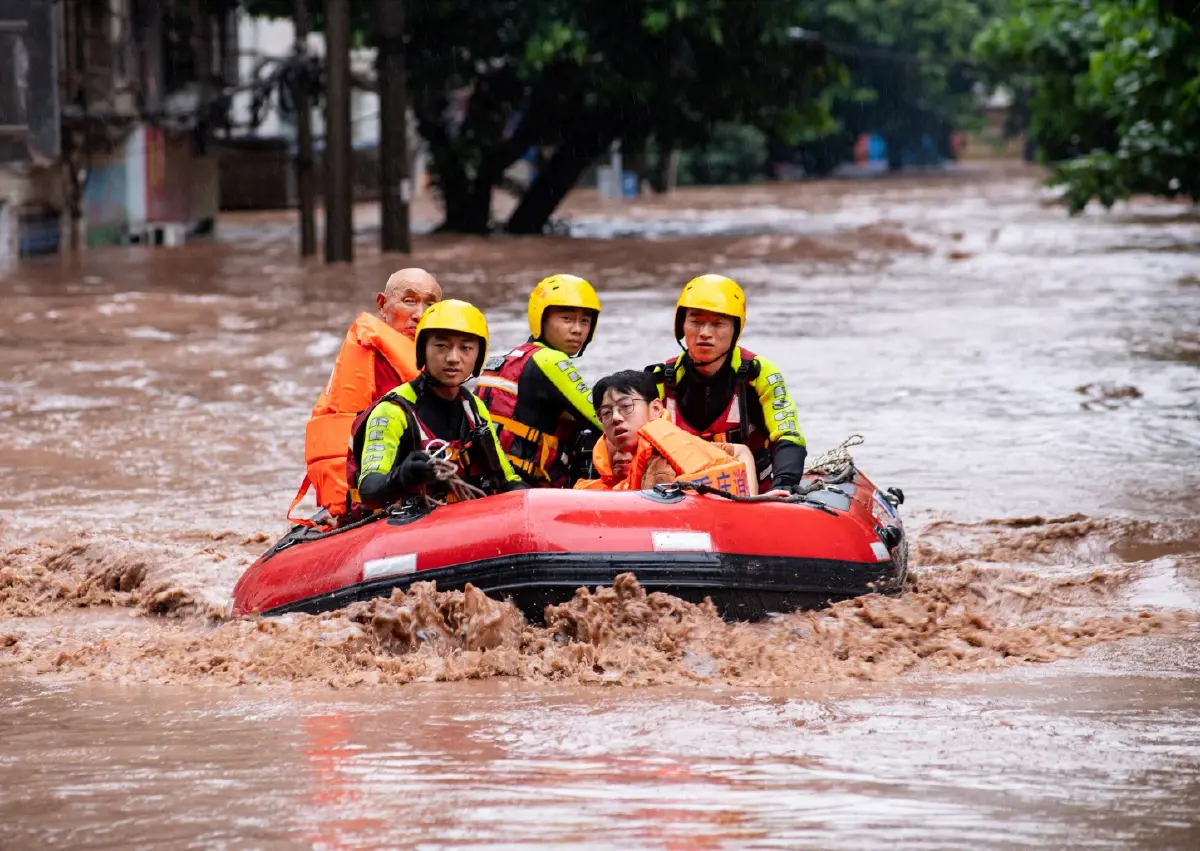 ฝนถล่ม-น้ำท่วมหนักในฉงชิ่ง คร่าชีวิต 15 ราย